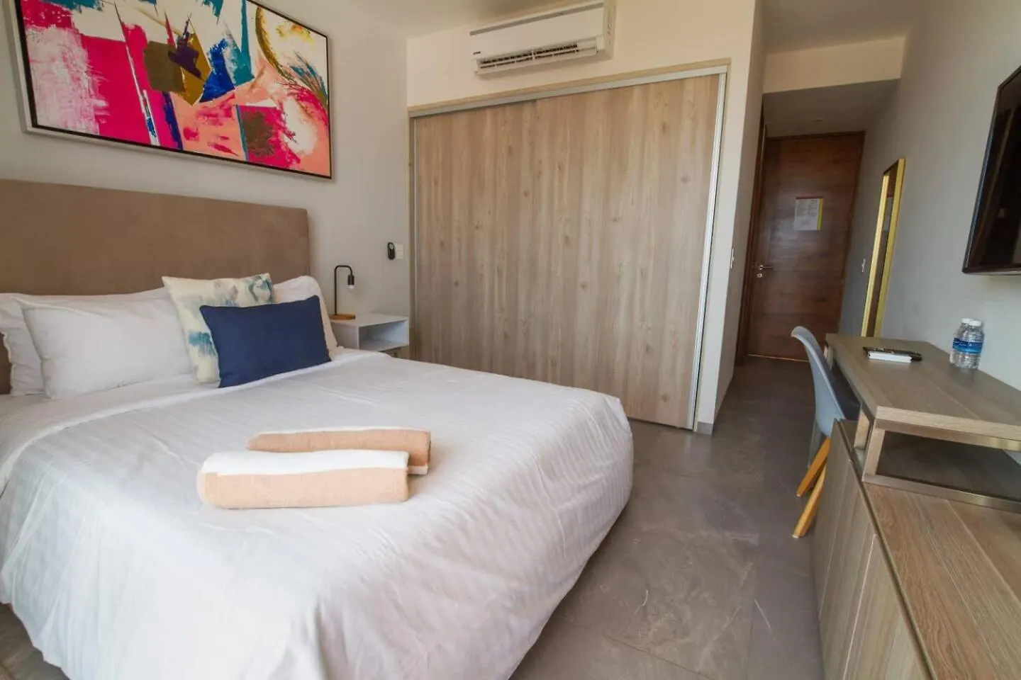 Beautiful 2Br Ph, Private Rooftop, Sauna, Gym Playa del Carmen Apartment