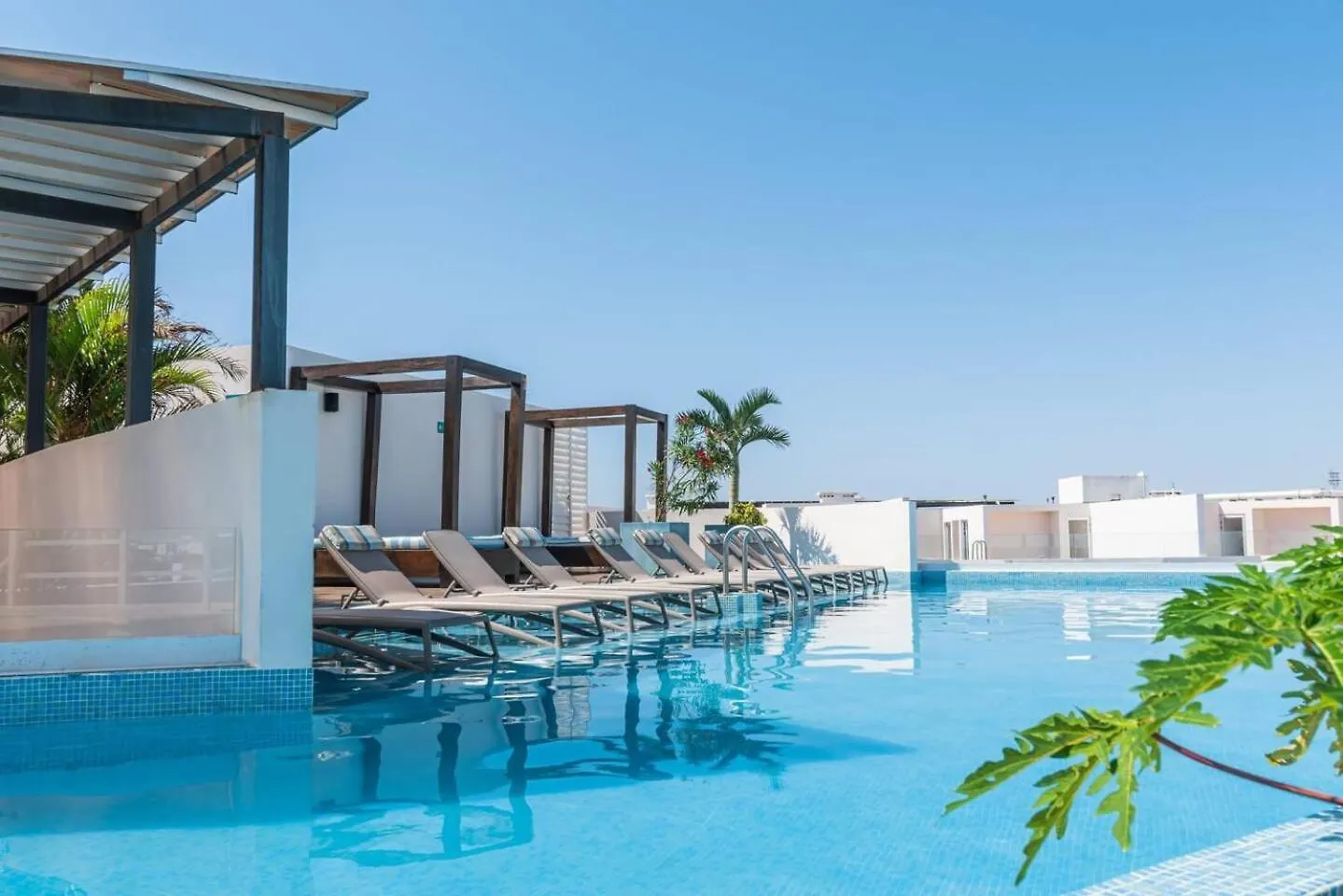 Beautiful 2Br Ph, Private Rooftop, Sauna, Gym Playa del Carmen Apartment